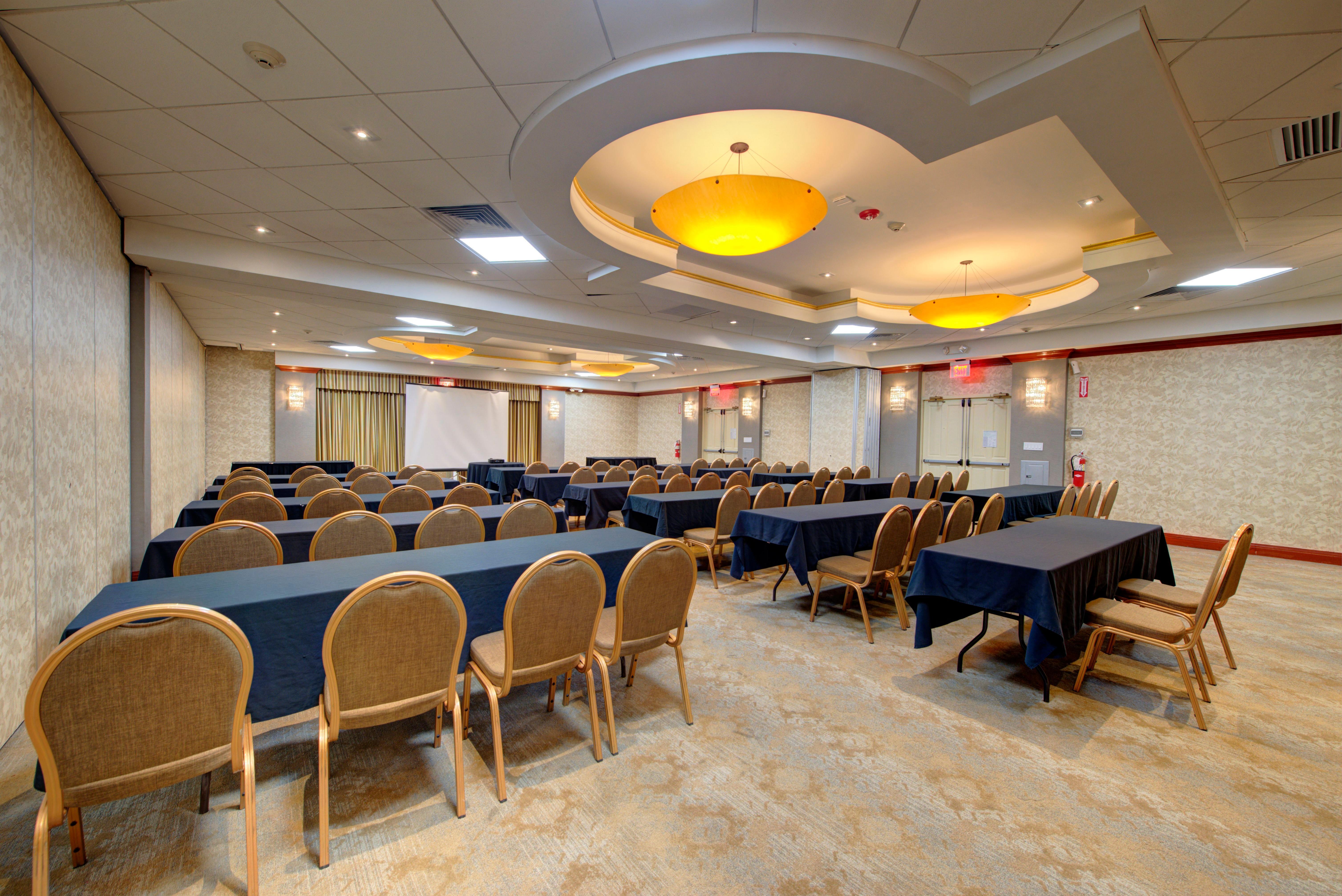 Holiday Inn Plainview-Long Island By Ihg Exterior photo