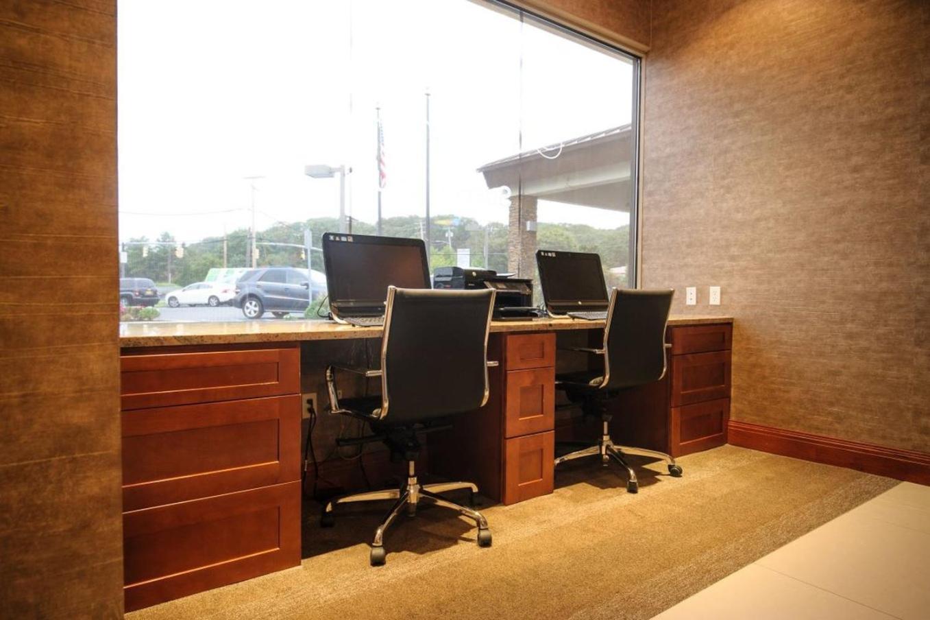 Holiday Inn Plainview-Long Island By Ihg Exterior photo