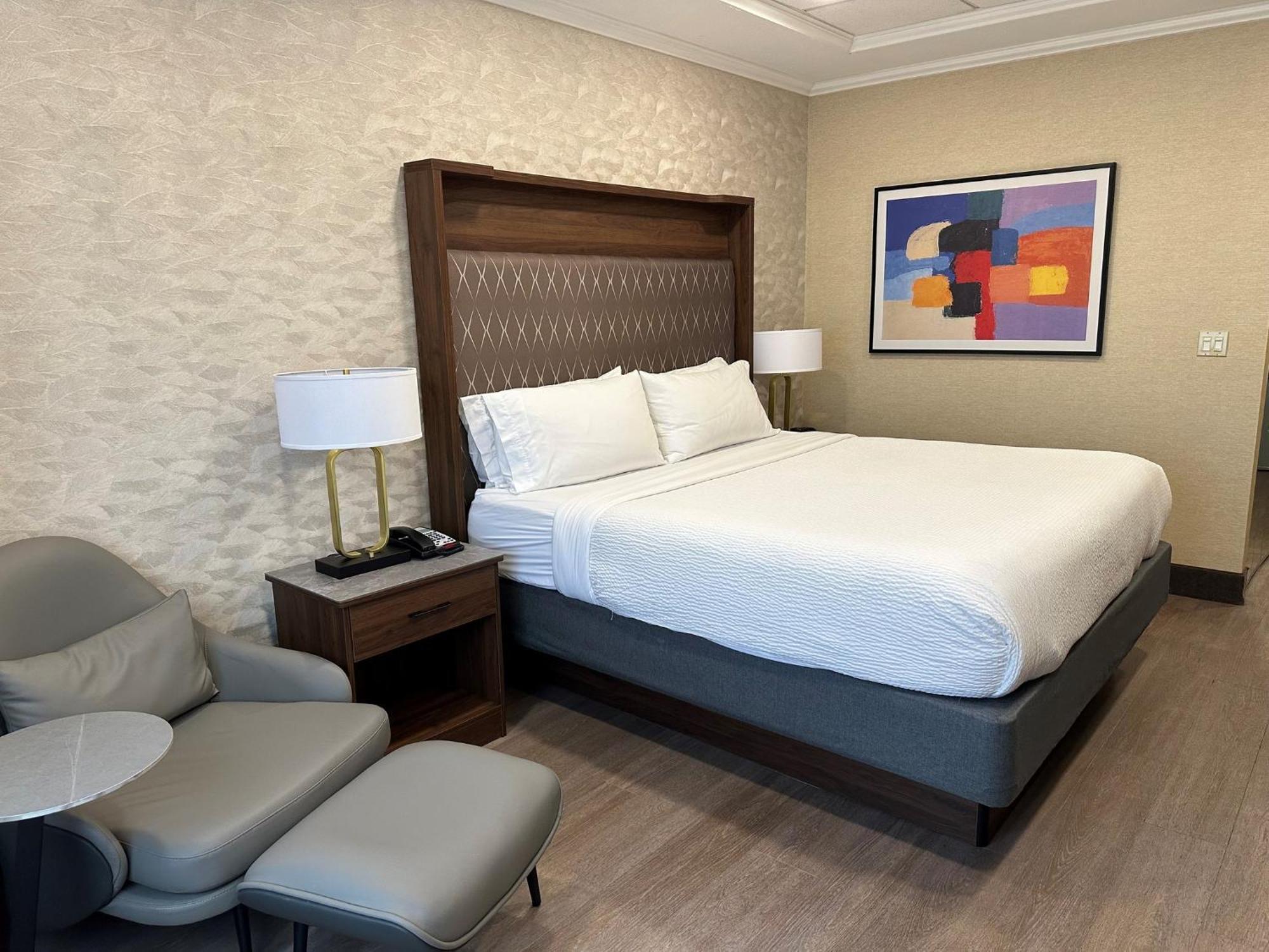 Holiday Inn Plainview-Long Island By Ihg Exterior photo