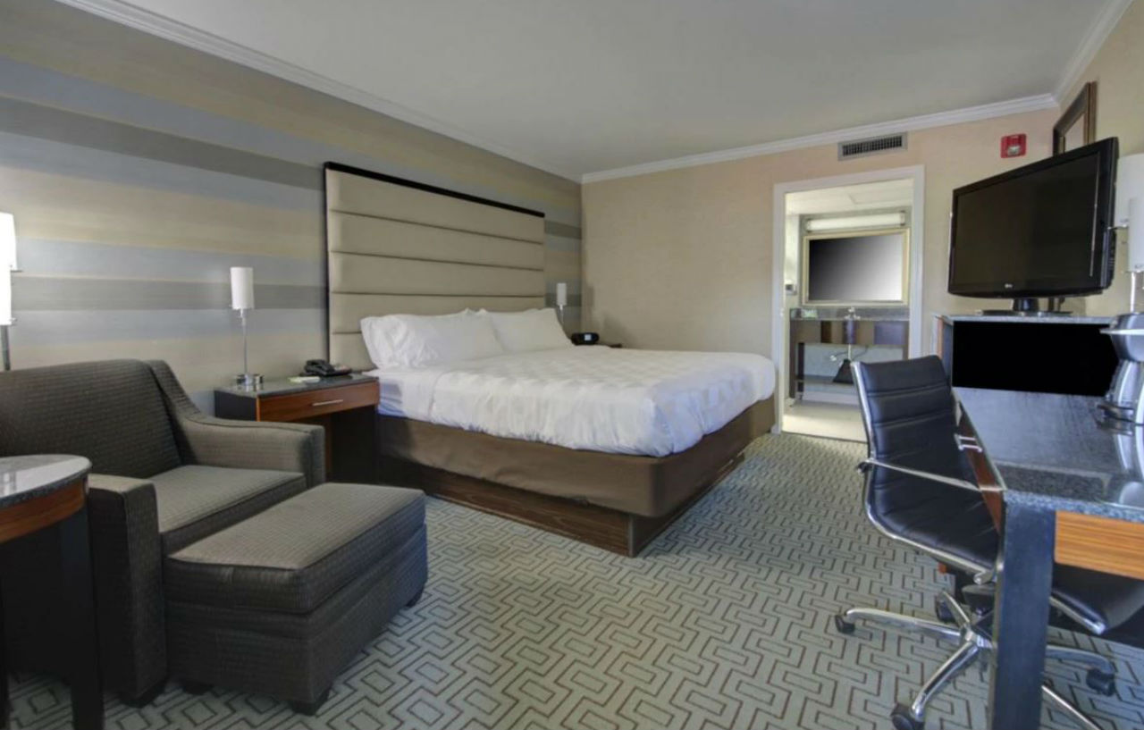 Holiday Inn Plainview-Long Island By Ihg Exterior photo